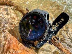 评测中：OnePlus Watch 2，测试设备由 OnePlus 德国公司提供。