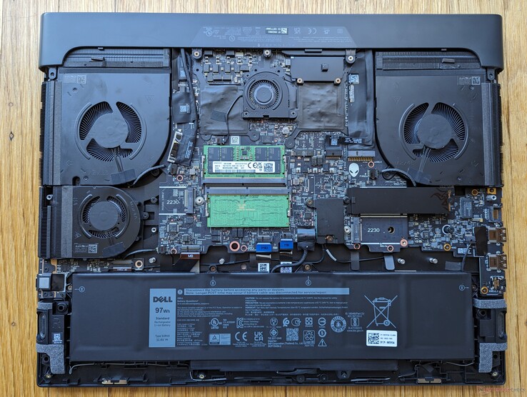 Alienware m18 R1 AMD-AMD 配置