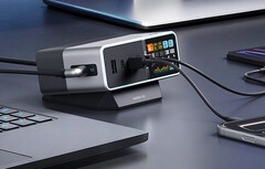 Cuktech 30 Ultra 可同时为多个设备提供高达 300 瓦的功率。