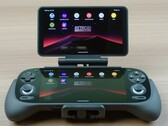 Retroid 双屏幕插件为兼容的 Retroid 手持设备增加了第二个屏幕。(图片来源：Retroid）