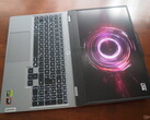 LOQ 15 和Legion 5 15 之间的选择取决于预算和需求（图片来源：Notebookcheck）。