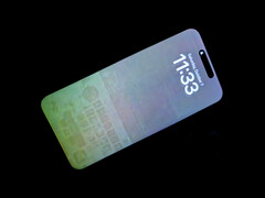 带有 OLED 烧损的 iPhone 15 Pro Max 的示例。(图片来源：Surfphysics - 图片说明）