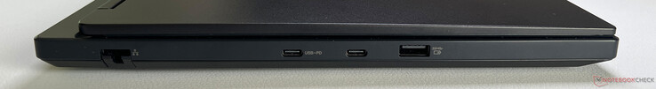左： 千兆位以太网、USB-C 3.2 Gen.2（10 GBit/s、通过 dGPU 传输 DisplayPort 2.1、Power Delivery 3.0）、USB-C 3.2 Gen.2（10 GBit/s、通过 iGPU 传输 DisplayPort 1.4）、USB-A 3.2 Gen.1（5 GBit/s、供电）