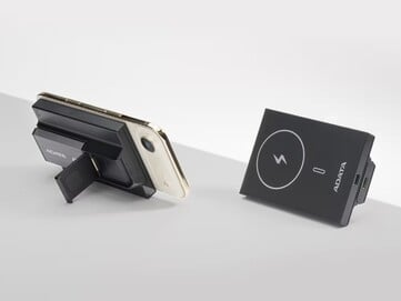 内置脚架使 SR800 可以免提使用。(图片来源:Adata)