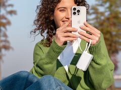 Anker 三合一移动电源（30 瓦、融合、内置Lightning 电缆）已在美国上市。(图片来源：Anker）