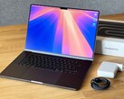 配备 OLED 显示屏的 MacBook Pro 可能最早于明年年底上市。(图片来源：Notebookcheck）