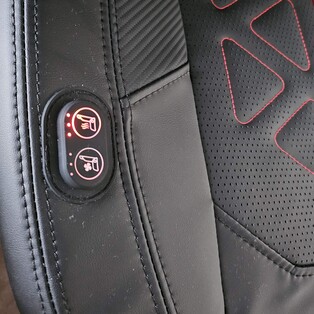 红色显示的座椅加热功能可分三个阶段进行调节。 