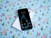 摩托罗拉 Moto G87 采用了非常明亮的 AMOLED 显示屏，但这并不总是正面的。