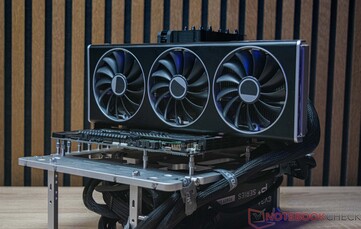 XFX Speedster MERC 310 Radeon RX 7900 XTX Black Edition 在噪音水平测量过程中