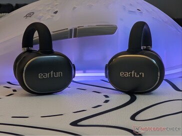 Clip 2 耳机的正面。