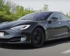 这辆特斯拉 Model S P90D 原装电池已行驶超过 43 万英里，除了内饰有些磨损外，运行依然非常正常。(来源：AutoTrader via YouTube）