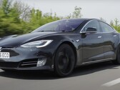 这辆特斯拉 Model S P90D 原装电池已行驶超过 43 万英里，除了内饰有些磨损外，运行依然非常正常。(来源：AutoTrader via YouTube）
