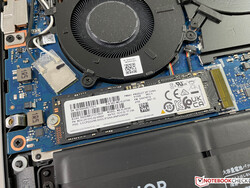 可以更换M.2-2280 SSD（PCIe 4.0）。