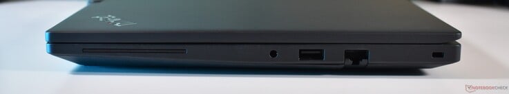 右：3.5 毫米音频、USB-A 3.2 Gen 1、RJ45 以太网、Kensington 锁