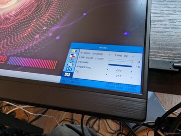 OSD 显示 FreeSync 和低蓝光的二级设置