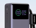 深灰色的 Ugreen Nexode 移动电源