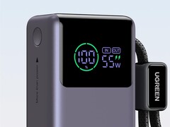 深灰色的 Ugreen Nexode 移动电源