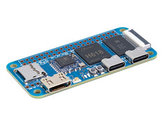 Banana Pi BPI-M4 Zero 与 Orange Pi Zero 2W 类似，但内置 eMMC 闪存。(图片来源：Banana Pi）