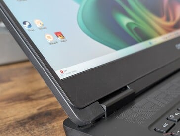 没有边缘到边缘玻璃、OLED 或触摸屏选项,以降低成本