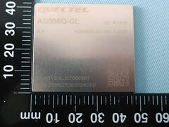 正在 FCC 进行测试的新型特斯拉 5G 连接调制解调器。(图片来源：FCC）