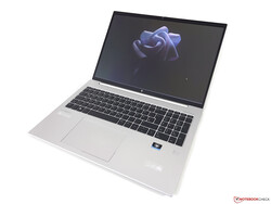 审查。HP EliteBook 865 G9。测试单位由campuspoint提供