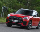 完全电动的 Mini Countryman。新数据显示，英国电动汽车车主可节省高达 30% 的维护成本（图片来源：Autocar）