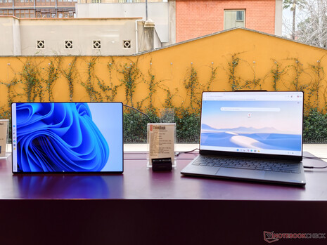 作为侧面显示屏的 ThinkBook 模块化 AI PC 概念副屏