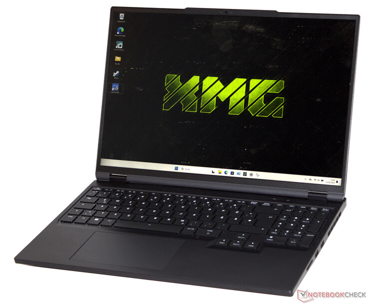 XMG Neo 16（24 岁出头）