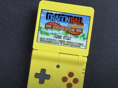 Anbernic RG34XX SP 的价格略低于 RG35XX SP。(图片来源：Anbernic）