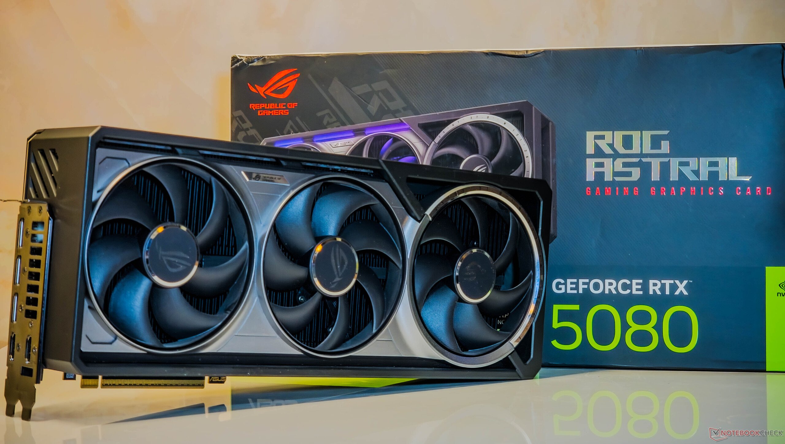 华硕 ROG AstralGeForce RTX 5080 OC 评测