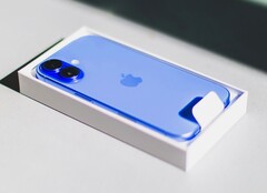 Apple iPhone 16 是 2025 年迄今为止销量最高的智能手机。(图片来源：Bram Van Oost）