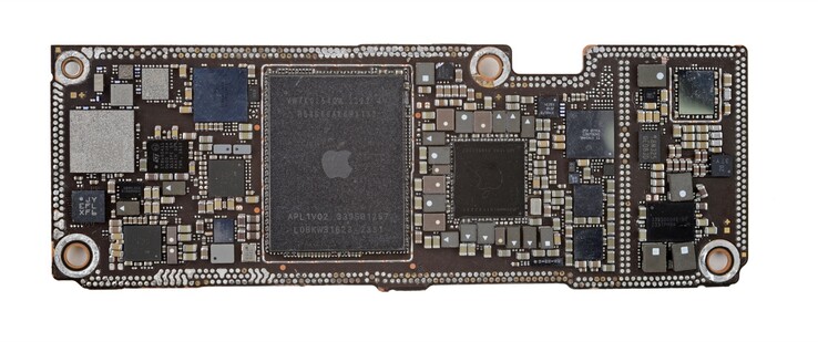 Apple A16 Bionic 的生产成本约为 102 美元，其中不到 30 美分归 ARM 公司所有。(图片：iFixit）