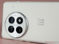 在 OnePlus 使用 OxygenOS 16 之前,LineageOS 23 已经为 OnePlus 13 带来了Android 16。(图片来源:Notebookcheck)。