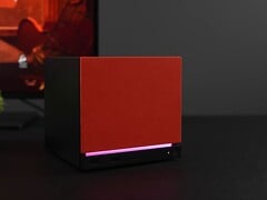 一款前盖为红色并带有RGB灯效的Steam Machine迷你电脑