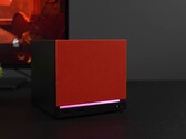 一款前盖为红色并带有RGB灯效的Steam Machine迷你电脑