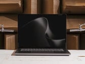 Surface Laptop Ultra 配备了一块 15 英寸的 Mini LED 显示屏。