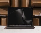 Surface Laptop Ultra 配备了一块 15 英寸的 Mini LED 显示屏。
