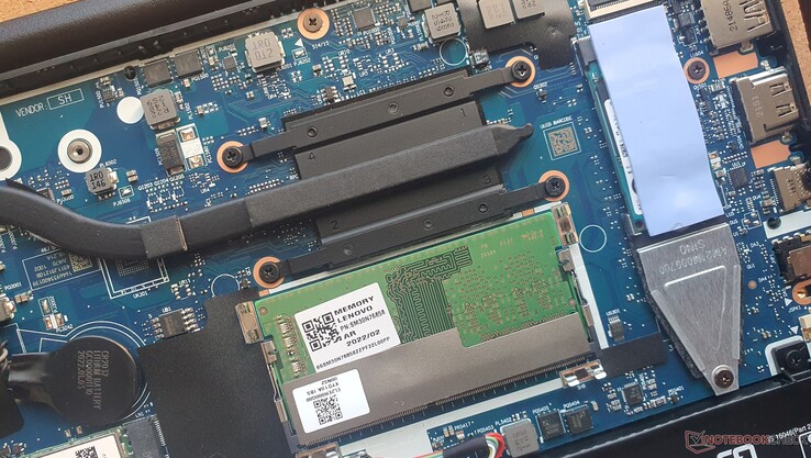 1x 8GB单通道内存，被动冷却的6W四核和M.2 2242 PCIe 3.0 SSD