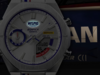 卡西欧 Edifice x Nismo ECB-S10NIS-7A 手表带有夜光标志。(图片来源：卡西欧）