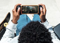 Corsair 最新推出的 iPhone 游戏手柄具有防漂移拇指杆。(图片：Corsair）