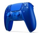 Icon Blue 特别版 DualSense 手柄的触控板上印有微小的 PlayStation 图标。