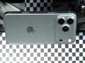 Apple 的一则重大爆料据称首次曝光了iPhone 18 Pro的真机外观。该设备的内部照片也被曝光。