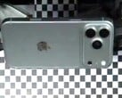 Apple 的一则重大爆料据称首次曝光了iPhone 18 Pro的真机外观。该设备的内部照片也被曝光。