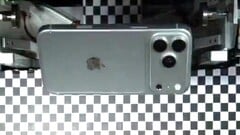 Apple 的一则重大爆料据称首次曝光了iPhone 18 Pro的真机外观。该设备的内部照片也被曝光。