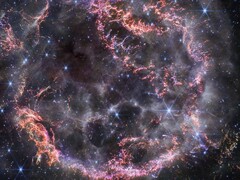 美国国家航空航天局詹姆斯-韦伯太空望远镜上的NIRCam相机拍摄的一张新的高精细图像揭示了仙后座A超新星残骸的复杂细节：NASA、ESA、CSA、STScI、Danny Milisavljevic（普渡大学）、Ilse De Looze（UGent）、Tea Temim（普林斯顿大学）)