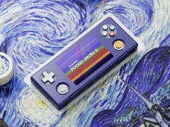 采用“星尘紫”配色的 Pocket Micro 2。