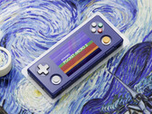 采用“星尘紫”配色的 Pocket Micro 2。