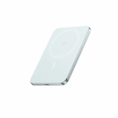 新款 Anker Nano Power Bank（上图）与Apple 独家型号相似。(图片来源：Anker）