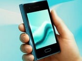 据预计，HMD Global 即将推出一款屏幕更大的姊妹机型，与图中展示的 HMD Touch 一同上市。