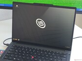 运行 Linux Mint 的联想 ThinkPad T14 Gen 7。